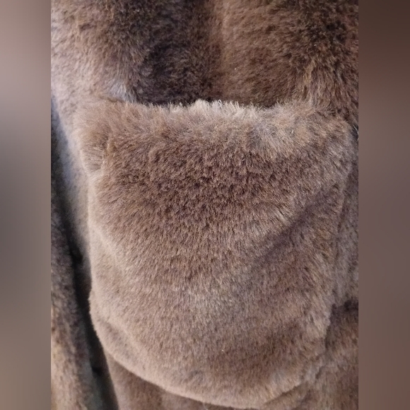 On Hold! @Lucymiasam1 COPY - J. McLaughlin Faux Fur Coat - Picture 3 of 6